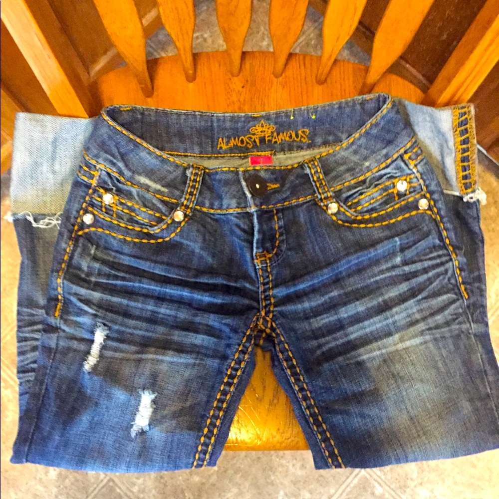 Almost Famous Low Rise Cropped Jeans